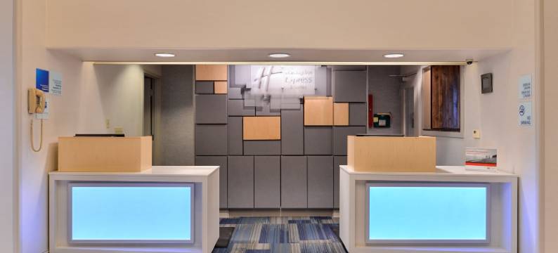 Holiday Inn Express 伍德兰德(Holiday Inn Express WOODLAND by IHG)图片