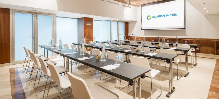 马拉加伊鲁宁酒店(Ilunion Málaga)图片