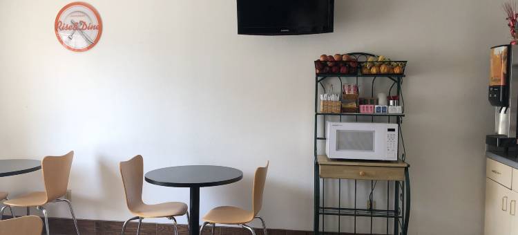 机场温德姆豪生酒店(Howard Johnson by Wyndham Airport)图片