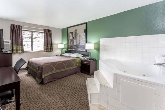 蒙德莱因-利伯蒂维尔地区速8酒店(Super 8 by Wyndham Mundelein/Libertyville Area)