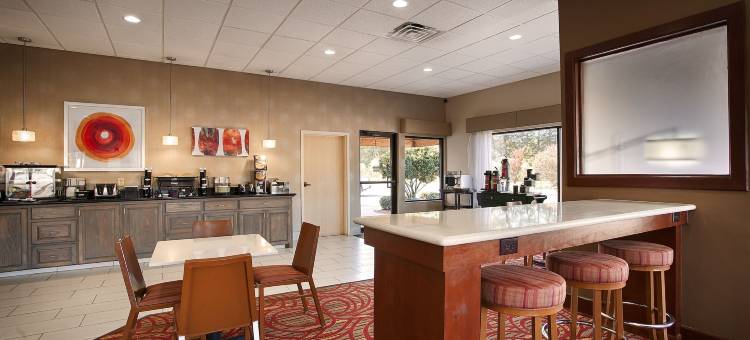 巴斯特罗普美洲最佳价值套房酒店(Americas Best Value Inn and Suites Bastrop)图片