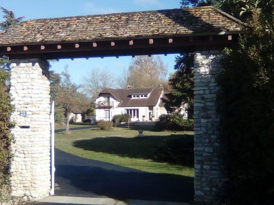 厄尔河畔和平避风港酒店