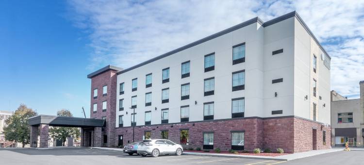 真斯维尔鹅卵石套房酒店(Cobblestone Hotel & Suites - Janesville)图片