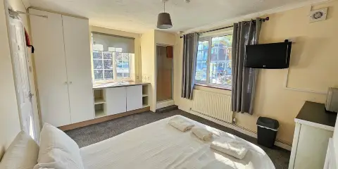 森特拉爾斯圖迪奧斯特尼森路由Roomsbooked酒店管理