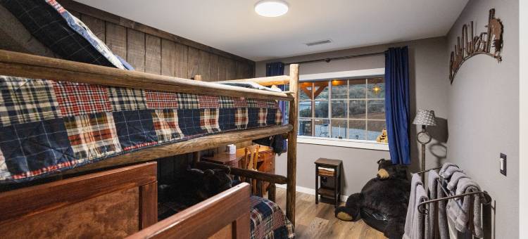 新豪华普雷斯科特猞猁B B 4k平方英尺，可住22人(New Luxury Prescott Lynx B B 4k ft2 Sleeps 22)图片