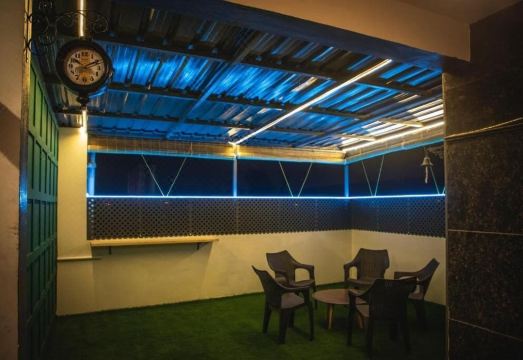 Eiffel SuiteHotel Overview