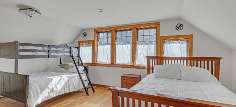 迷人的乡村四卧室度假屋有河滨景观四卧室小屋(Charming Country 4br Retreat With Riverfront Views 4 Bedroom Cabin)图片
