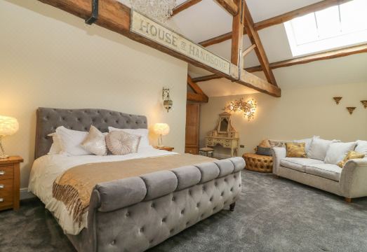 Snave Barn Hotel Overview