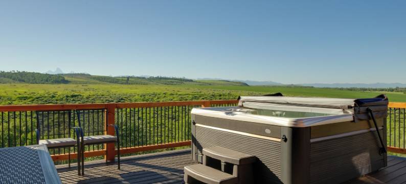 距塔尔吉滑雪区23英里：带热水浴缸的费尔特小屋！(23 Mi to Targhee Skiing: Felt Cabin w/ Hot Tub!)图片