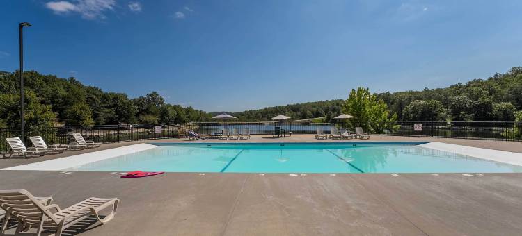 布兰森湖滨小屋：距离布兰森大道6英里！(6 Mi to Branson Strip! Lakefront Home with Fireplace)图片