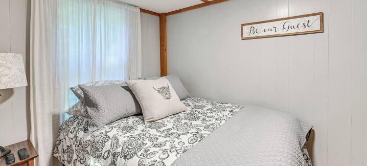 位于肯塔基州的高地牛工作农场小屋(Cabin on Working Highland Cattle Farm in Kentucky)图片