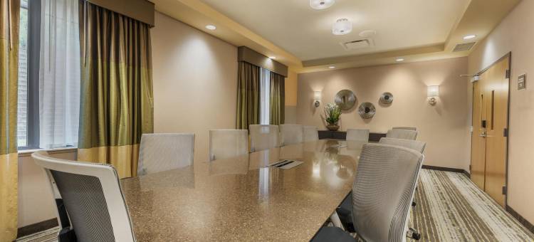 斯托本维尔方济各广场贝斯特韦斯特优质酒店(Best Western Plus Franciscan Square Inn and Suites Steubenville)图片