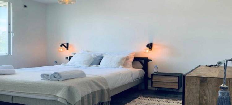 House for 18 people with cinema Place Morny图片