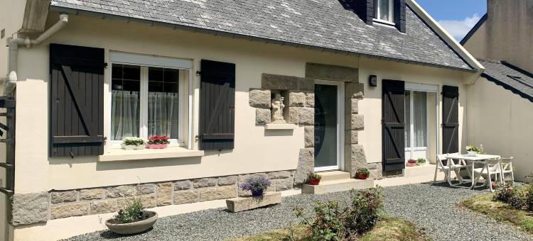 Holiday Home in Guerlesquin near Lake图片