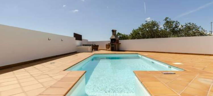 Villa with lounge area and private pool图片