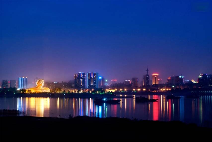 若比邻高空江景轻奢酒店(万达广场培元桥地铁站店)图片