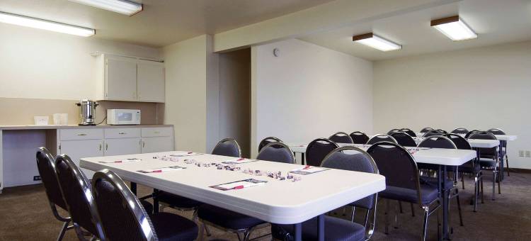 吉丁斯温德姆速 8 酒店(Super 8 by Wyndham Giddings)图片