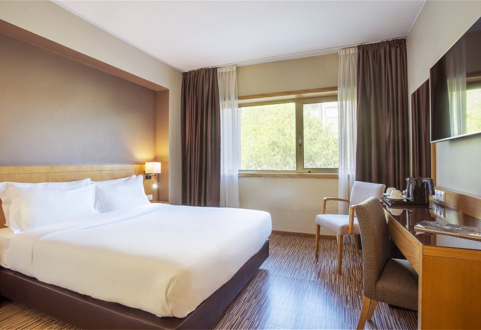 HF Tuela Porto Hotel Overview