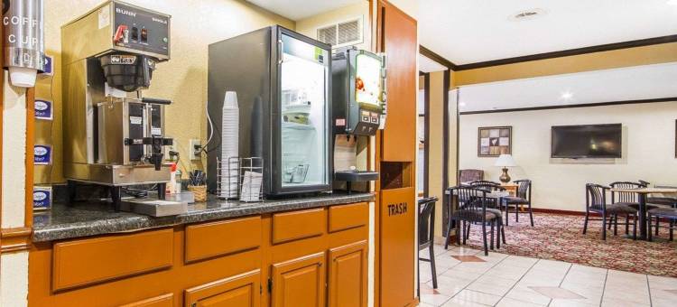 罗德威旅馆及套房麦迪逊东(Rodeway Inn & Suites Madison East)图片