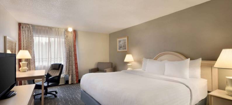 得梅因北呗盟套房酒店(Baymont by Wyndham des Moines North)图片