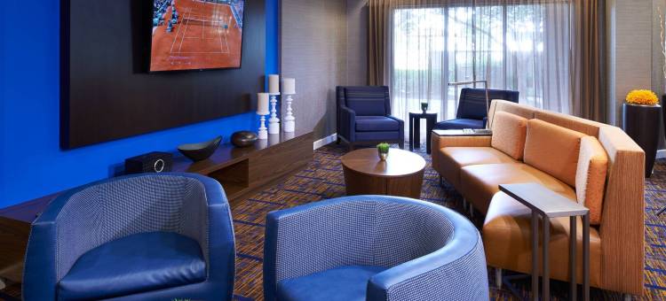 奥佛兰公园堪萨斯城/会展中心万怡酒店(Courtyard Kansas City Overland Park/Convention Center)图片