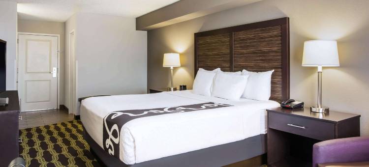 林奇堡自由大学拉昆塔温德姆套房酒店(La Quinta Inn & Suites by Wyndham Lynchburg at Liberty Univ.)图片