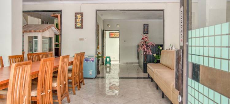 红多兹酒店-近雅加达塔曼迷你(RedDoorz Near Taman Mini Jakarta)图片