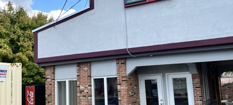 红屋顶乡村工作室乔治城，KY(HomeTowne Studios Georgetown, KY)图片