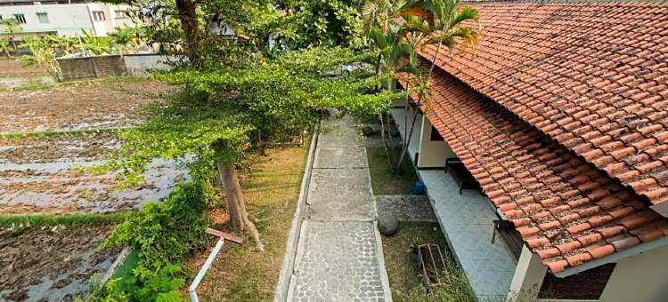 红多兹酒店-皇后港湾海滩2号(RedDoorz @ Pantai Pelabuhan Ratu 2)图片