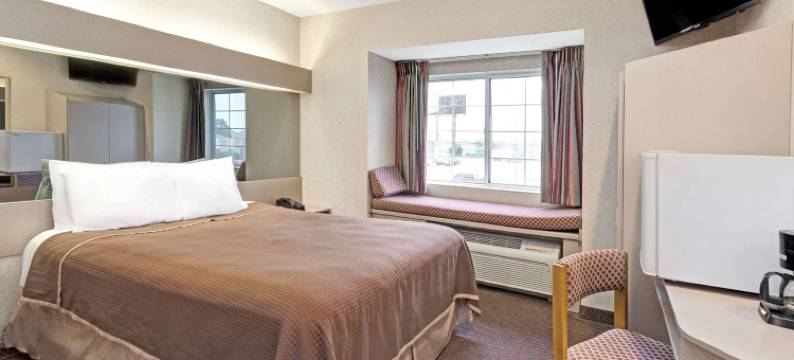 艾尔克格罗夫村温德姆豪生套房酒店(Howard Johnson by Wyndham Elk Grove Village/Chicago O'Hare)图片