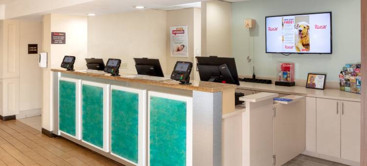 迈阿密机场红屋顶PLUS+酒店(Red Roof PLUS+ Miami Airport)图片