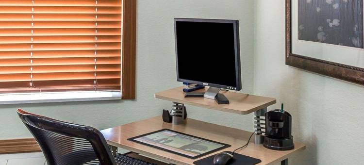 锡达拉皮兹柯林斯路凯艺酒店(Quality Inn at Collins Road - Cedar Rapids)图片