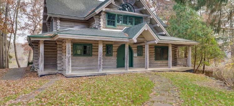 带码头和游戏房的Sugar River水边小屋!(Waterfront Sugar River Cabin w/ Dock & Game Room!)图片