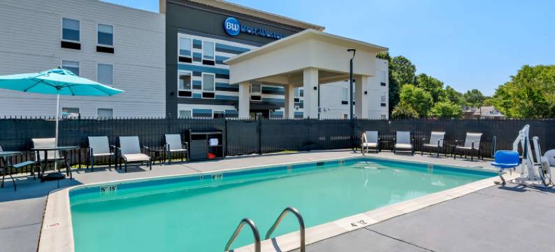 贝斯特韦斯特多斯韦尔酒店(Days Inn by Wyndham Doswell at the Park)图片