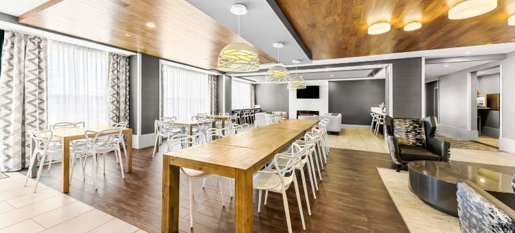 Best Western Plus Airdrie Hotel图片