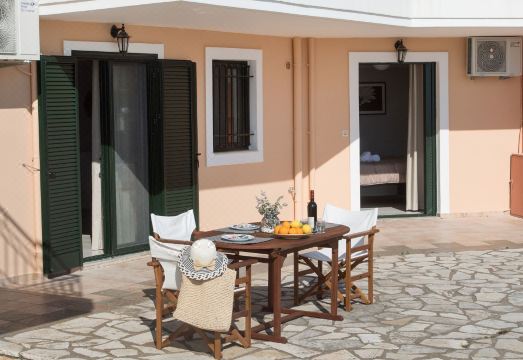 Pearl Mansions Hotel Overview