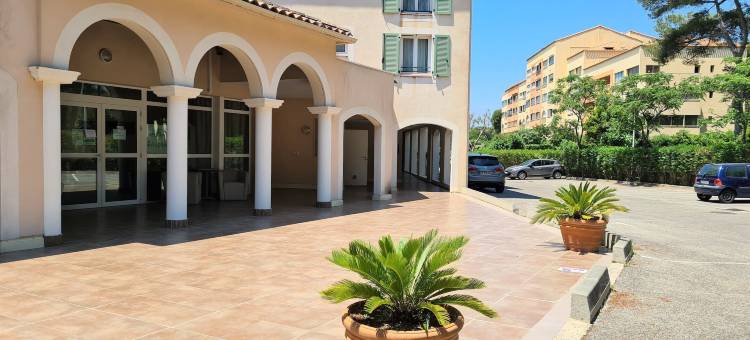 西富尔斯勒普拉热花园与城市(Garden & City Six-Fours-Les-Plages)图片