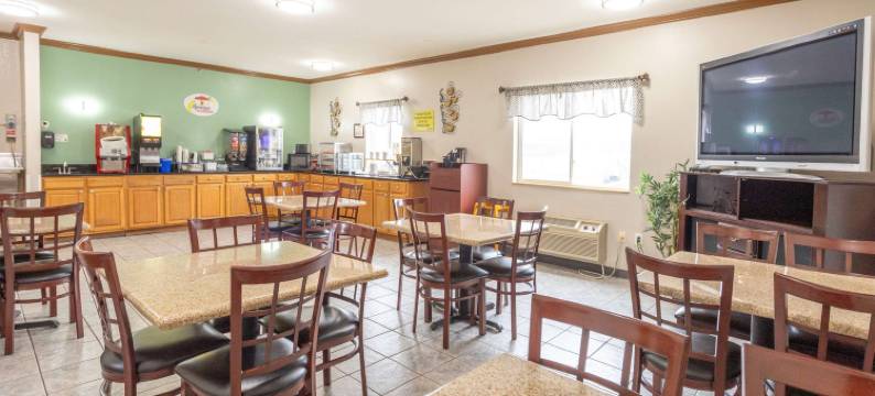 大急流城速8酒店(Super 8 by Wyndham Big Rapids)图片