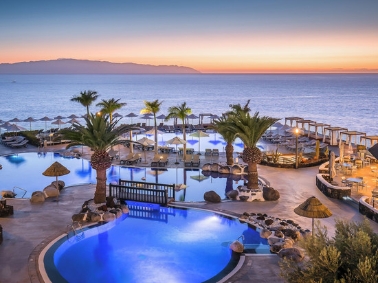 圣地亚哥巴塞罗 - 限成人