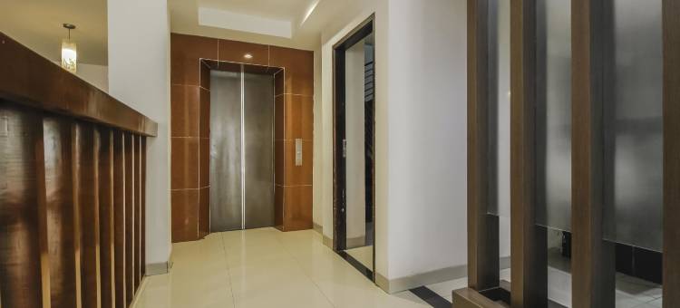 红多兹高级酒店-靠近勿加泗银河购物中心(RedDoorz Plus Near Galaxy Bekasi)图片