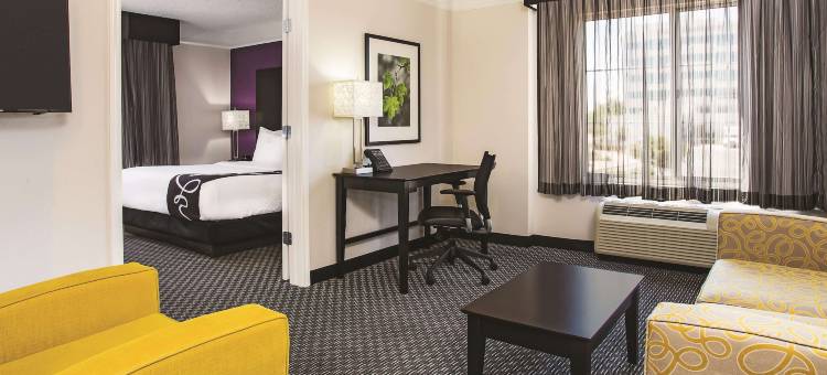 拉斯维加斯萨默林科技拉昆塔温德姆套房酒店(La Quinta Inn & Suites by Wyndham Las Vegas Summerlin Tech)图片