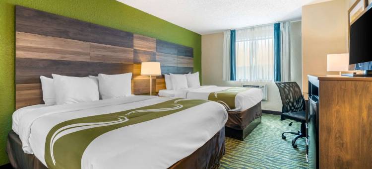 利斯堡湖泊群凯艺套房酒店(Quality Inn & Suites Leesburg Chain of Lakes)图片