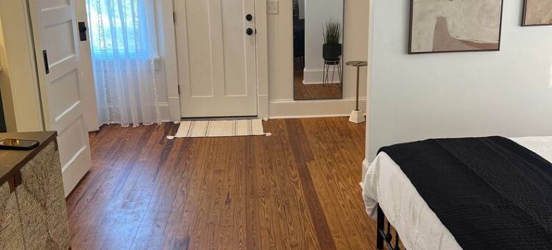 Luxe Lemon Loft in Historic Downtown St Aug图片