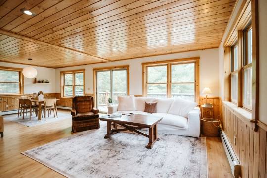 Family-friendly, Luxury Log Cabin Nestled in the Woods - 10 Mins to Sunday River