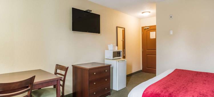 奥里利亚骑士酒店(Knights Inn Orillia)图片