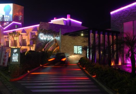 Romantic Code Art Motel Hotel Overview