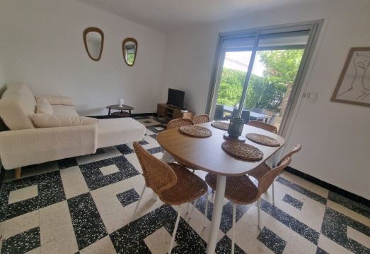 Grande Villa Avec Jardin à 10 Secondes de la mer Votre Havre de Paix Balnéaire! Hotel Overview