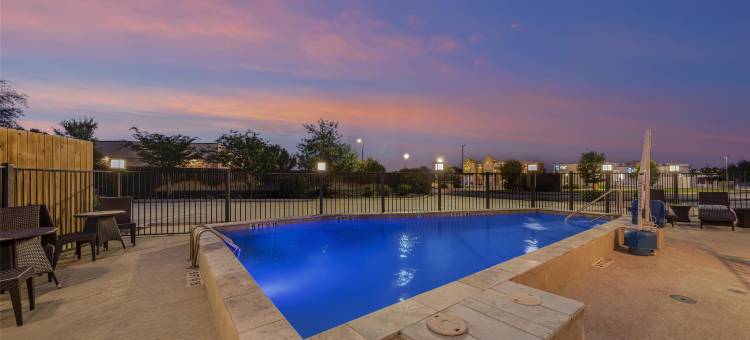 贝斯特韦斯特格林橡树套房酒店(Best Western Green Oak Inn  Suites)图片