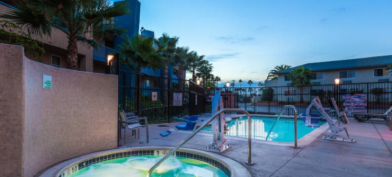 Holiday Inn 欧申赛德码头(Holiday Inn OCEANSIDE CAMP PENDLETON AREA by IHG)图片