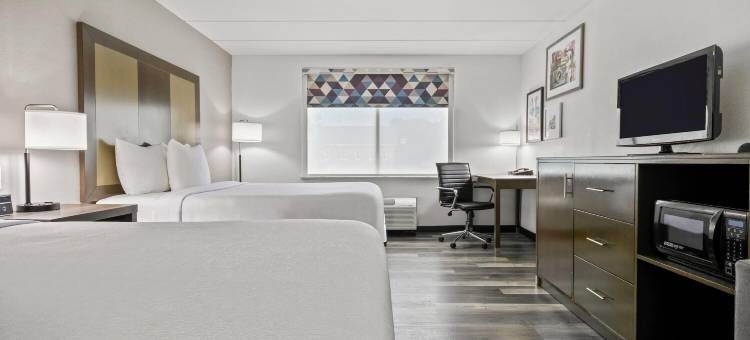 斯特布里奇拉昆塔温德姆套房酒店(La Quinta Inn & Suites by Wyndham Sturbridge)图片